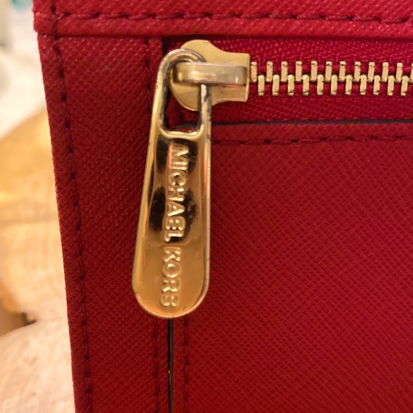 Michael Kors Jet Set Travel Leather Checkbook Wallet Chili Red. Gently Loved. 🥰 - Picture 4 of 6